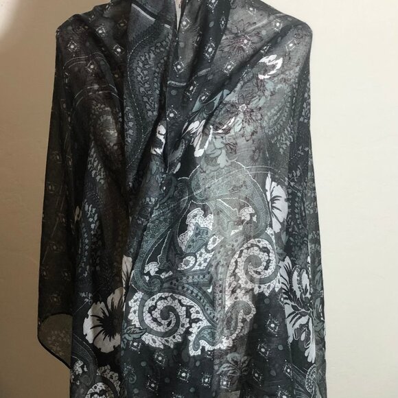 Unleash Your Inner Elegance with Our Serene Bloom Scarf! - Picture 1 of 12